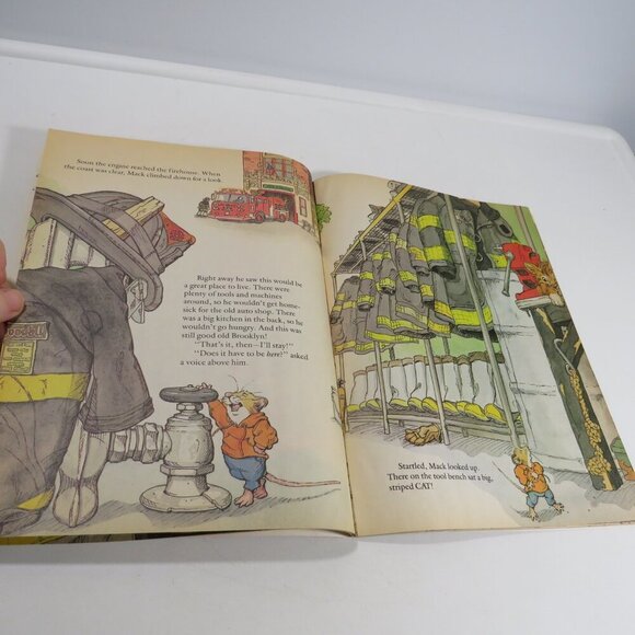 Firemouse 1980s (Old Thin Pages)Weekly Reader Paper Back Firefighter - Picture 5 of 14